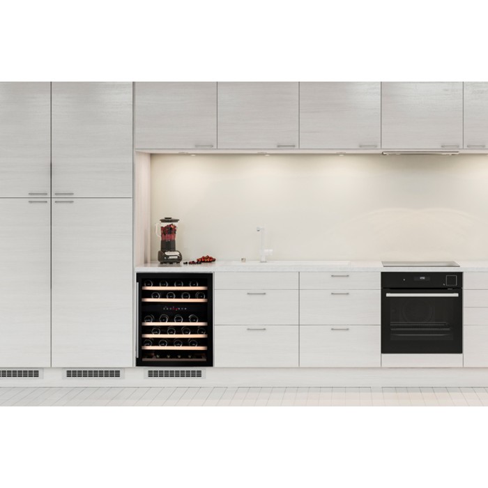 Винный шкаф Temptech VWCR46DB82